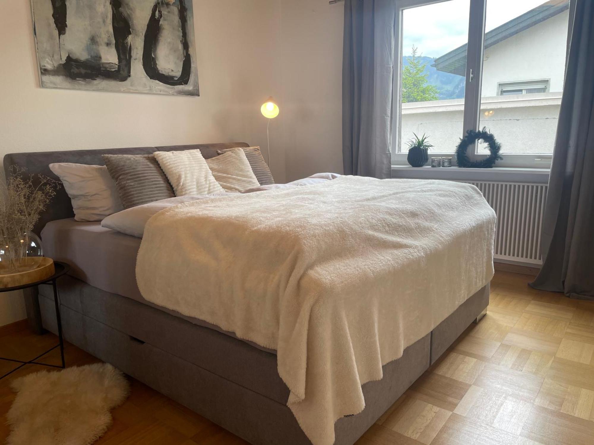 Crown Living Design Apartment - 2 Schlafzimmer - Kueche - Gratis Parkplatz - Abstellraum Fuer Fahrraeder/Ski Mader Exteriör bild