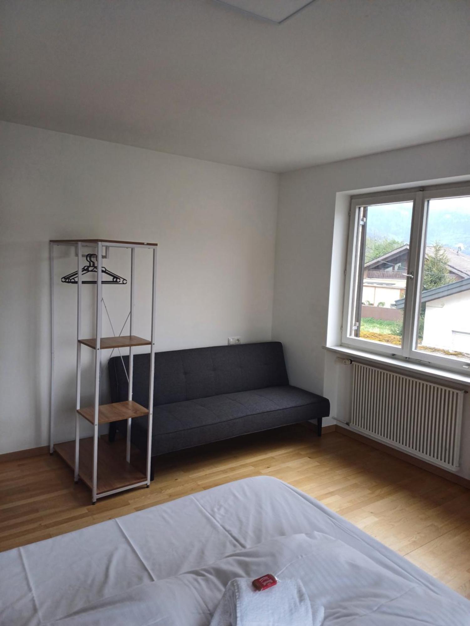 Crown Living Design Apartment - 2 Schlafzimmer - Kueche - Gratis Parkplatz - Abstellraum Fuer Fahrraeder/Ski Mader Exteriör bild